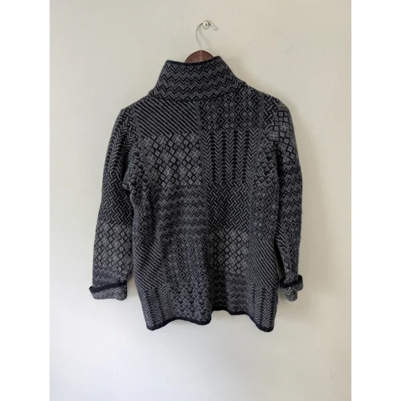 A. Ida Made In Italy Wool Blend Navy and Gray Patterned Zip-Up Cardigan Sweater